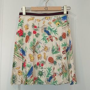 Super cute pleated Hawaiian skirt!